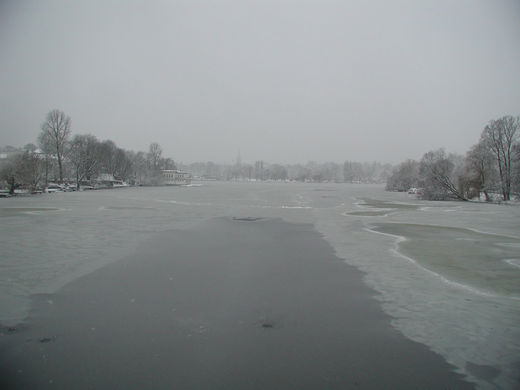 Eis auf der zugefrorenen Alster 2004