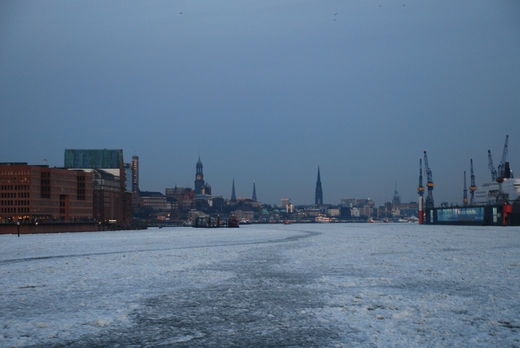 Hamburger Hafen im Winter