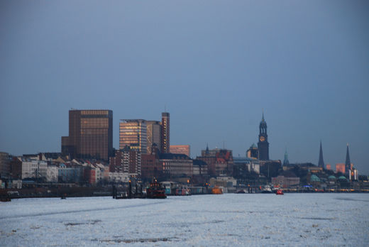 Hafenskyline Hamburg im Winter