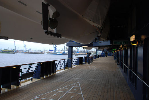 Promenade an Backbord von Mein Schiff
