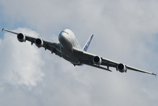 Airbus A380 Schleife ber Hamburg