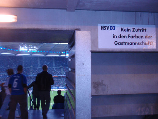 Kein Zutritt in den Farben der Gastmannschaft auf der Nordtribne - HSV - VfB Stuttgart (2009/2010)