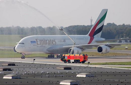 100 Jahre Airport Hamburg A 380 Emirates