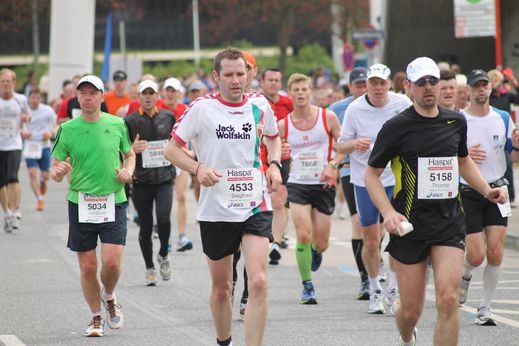 Marathon Hamburg 2012: Lufer Startnummern 5034, 4533, 5158