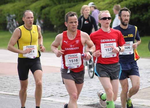 Marathon Hamburg 2012: Lufer mit den Startnummern 1516, 1575, 1506