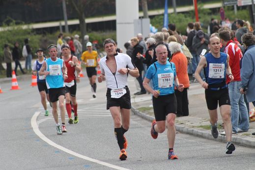 Marathon Hamburg 2012: Lufer mit den Startnummern 1397, 1540, 1781, 1311
