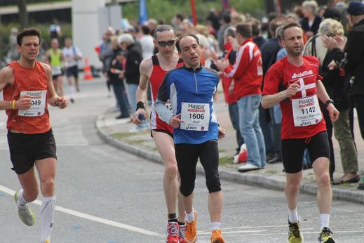 Marathon Hamburg 2012: Lufer mit den Startnummern 1606, 1142