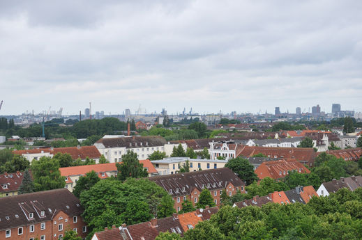 Panoramabild ber Wilhelmsburg auf den Hafen