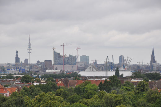 Panoramabild von Hafencity und Hamburger Wahrzeichen