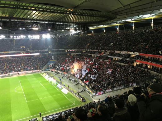 Pyrotechnik von Fans von Eintracht Frankfurt