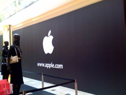 Hier erffnet am Samstag das Apple Store im AEZ.