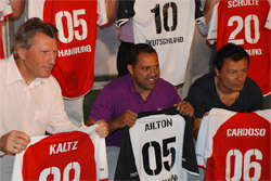 Manfred Kaltz, Ailton und Cardoso kommen zum Tag der Legenden 2010.
