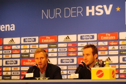 Thorsten Fink und Jrn Wolf, Mediendirektor HSV