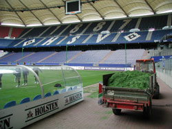 Im Sommer 2010 wird die HSH Nordbank Arena fr das Uefa Cup Endspiel vorbereitet.