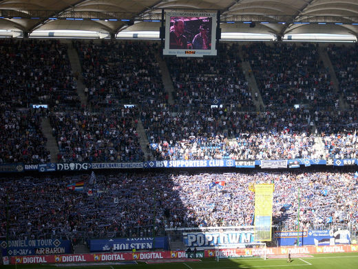 Lotto King Karl singt Hamburg meine Perle vor dem Spiel HSV gegen Bayer Leverkusen