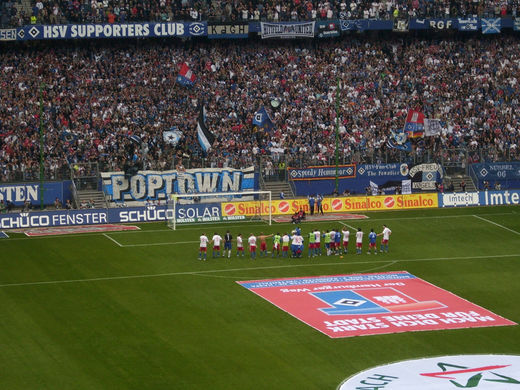 HSV La Ola vor der Nordtribne in der HSH Nordbank Arena