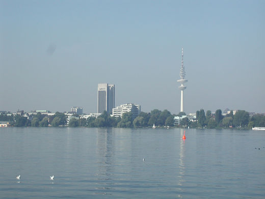 Interconti und Fernsehturm in Hamburg
