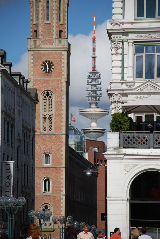 Fernsehturm zwischer Alter Post und Alsterarkaden