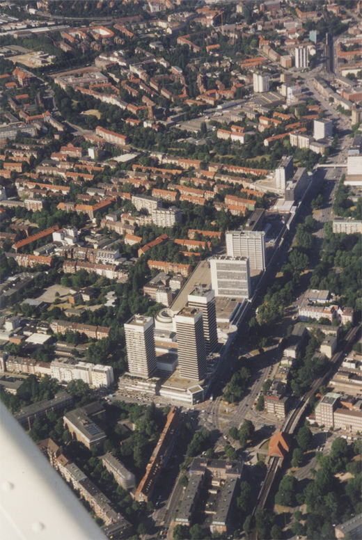 Luftbild Mundsburg Hochhäuser und EKZ Hamburger Straße