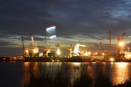 Hafen bei Nacht