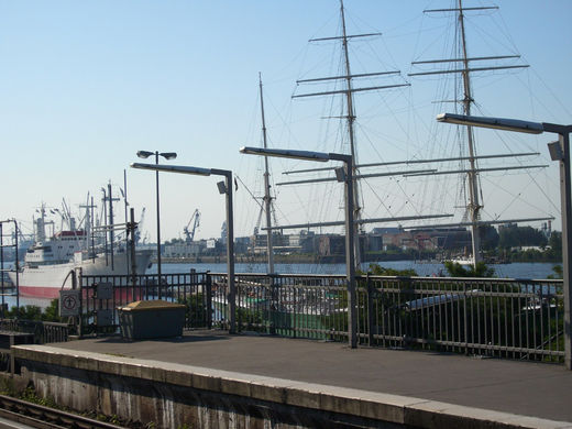 U-Bahnhof Landungsbrücken - Blick in den Hafen