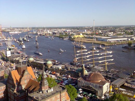 Grossegler Sedov im Hamburger Hafen