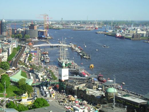 An den Landungsbrücken beim Hafengeburtstag 2008