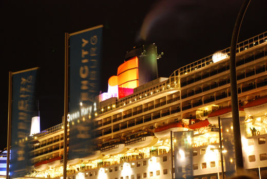 Queen Mary 2 in der Hafencity