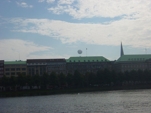 Highflyer hinter der Binnenalster