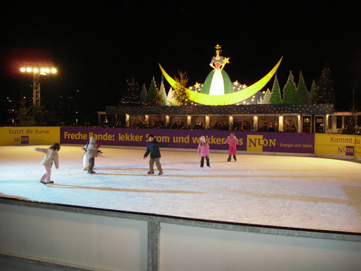 Eislaufen auf dem Jungfernstieg