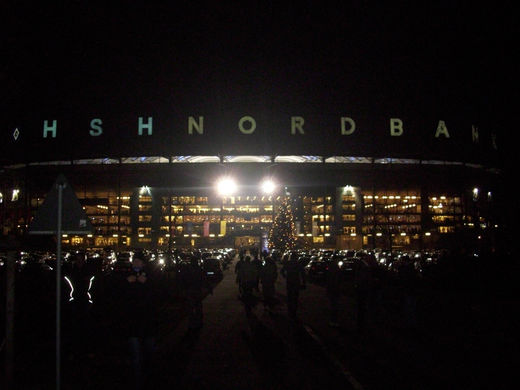 HSH Nordbank Arena bei Nacht