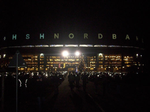 HSH Nordbank Arena bei Nacht