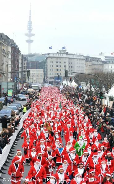 Weihnachtsmnner auf dem Jungfernstieg 2008