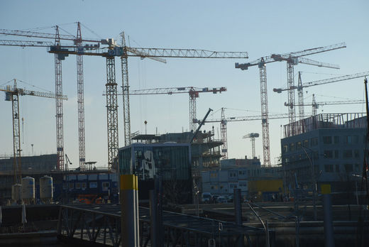 Kräne am Überseequartier