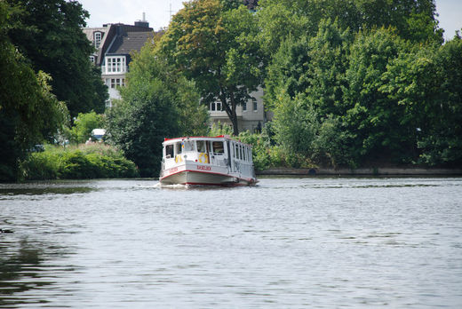 Alsterdampfer Saselbek auf dem langen Zug