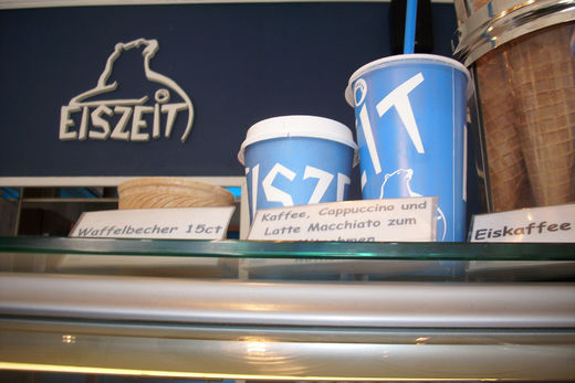 Becher bei Eiszeit