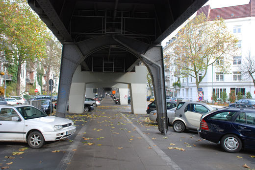 Unter der U Bahn Hoheluftbrücke