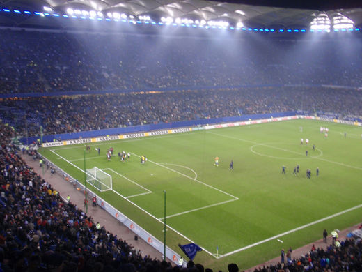 Werder Spieler feiern in ihrem Fanblock beim HSV