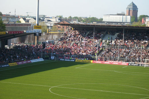 Gästeblock SC Freiburg beim FC St. Pauli