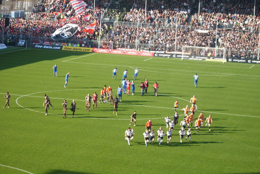 Vor dem Anpfiff FC St. Pauli gegen SC Freiburg