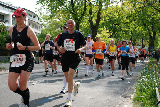 Das Feld beim Marathon Hamburg 2009