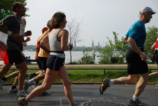 Marathon vor Alsterkulisse