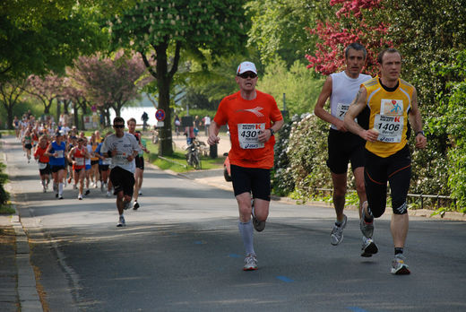 Marathonlufer im Anstieg zur Feenteichbrcke