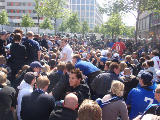 Polizeieinsatz in Bremen vor HSV Spiel