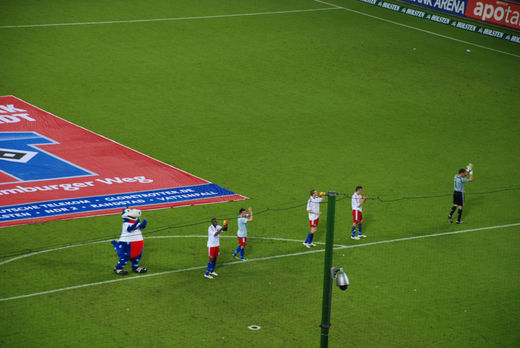 HSV Spieler nach dem Sieg gegen Bochum