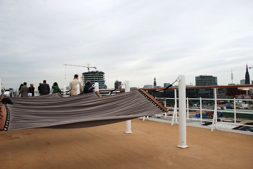 Hngematte mit Stadtblick in Hamburg