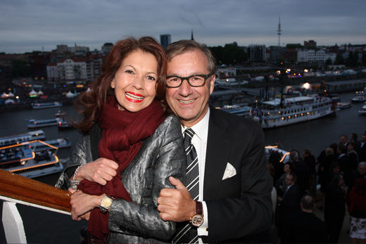 Jan Hofer mit Begleitung auf Mein Schiff