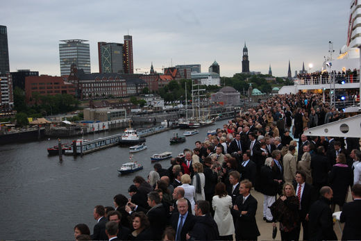 Mein Schiff Party im Hamburger Hafen