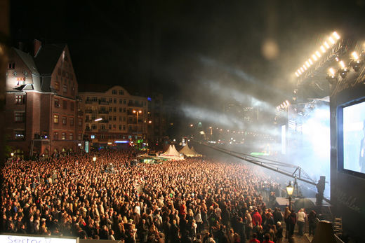 Party zur Schiffstaufe von Mein Schiff auf dem Fischmarkt