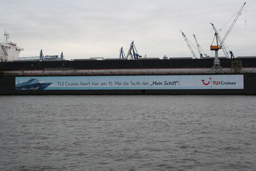 TUI Werbung an Dock 11